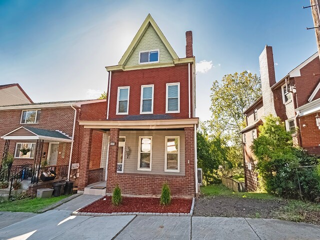 view of front facade featuring a porch