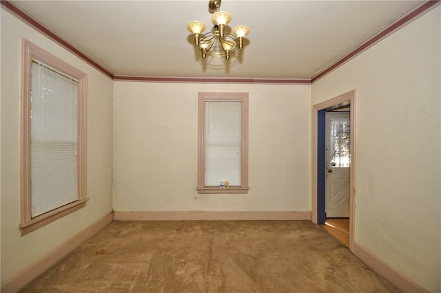 empty room with light carpet, crown molding, and an inviting chandelier