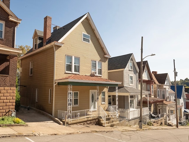 view of front facade featuring covered porch