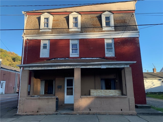 view of front facade with covered porch