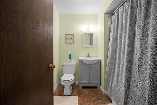 bathroom with vanity, toilet, and a shower with shower curtain