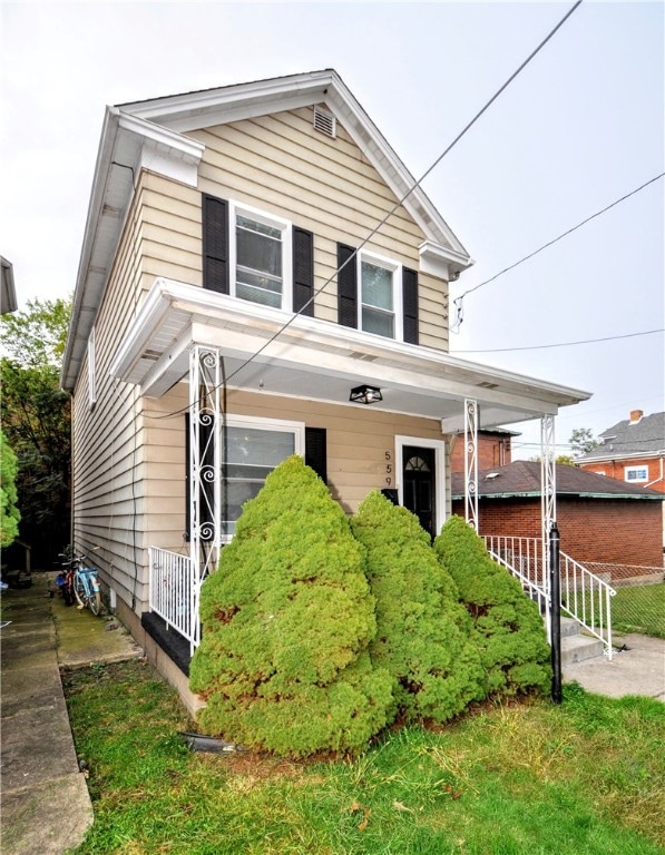 view of front facade with covered porch