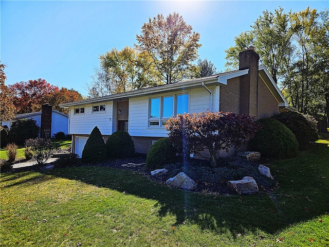 view of front facade featuring a front lawn and a garage