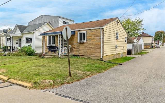 view of front of property with covered porch and a front lawn