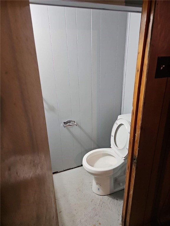 bathroom featuring toilet