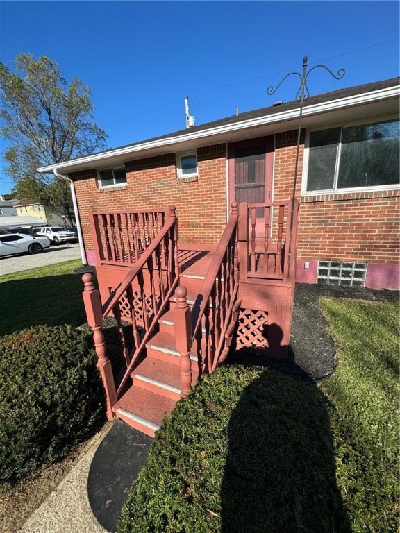 back of house featuring a yard