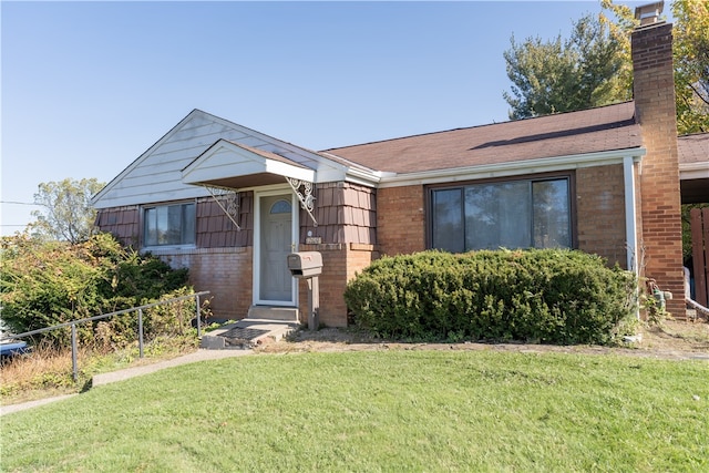 view of front of house with a front lawn