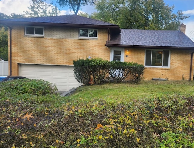 view of front facade featuring a garage and a front lawn