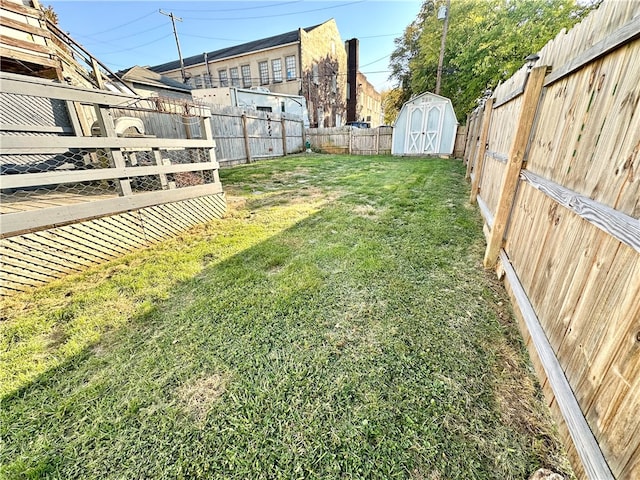 view of yard with a shed