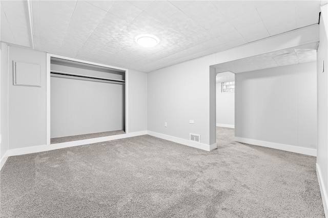 unfurnished bedroom featuring carpet flooring and a closet