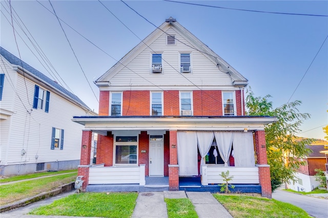 view of front of property featuring a porch