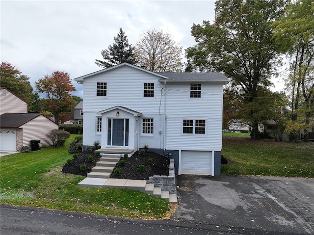 view of front of property featuring a front yard and a garage