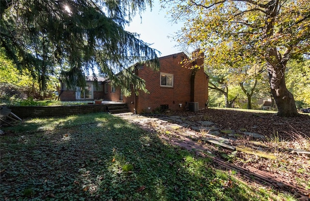 view of yard with central AC