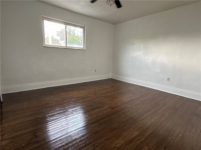 unfurnished room with dark wood-type flooring and ceiling fan