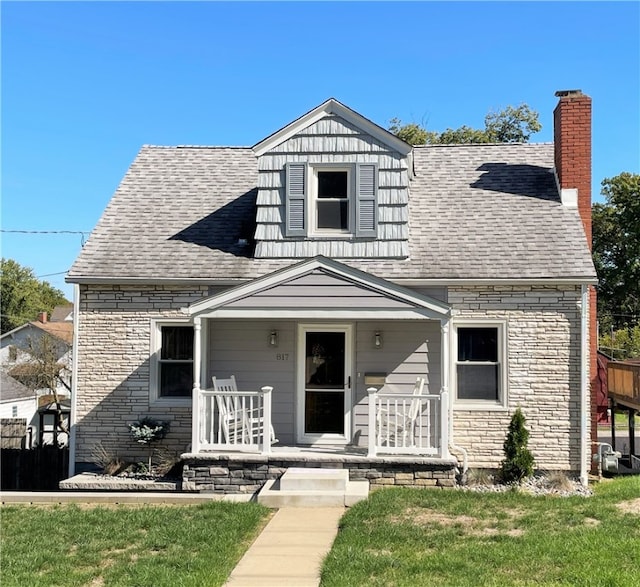 view of front of home featuring covered porch and a front lawn