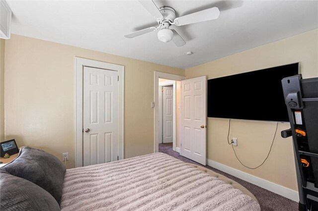 carpeted bedroom featuring ceiling fan