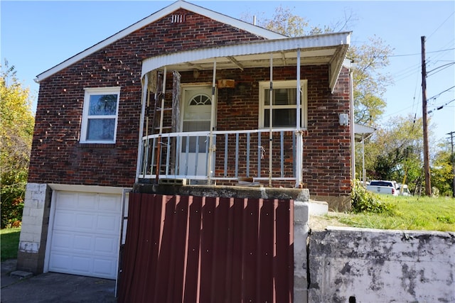 view of front of house with covered porch and a garage