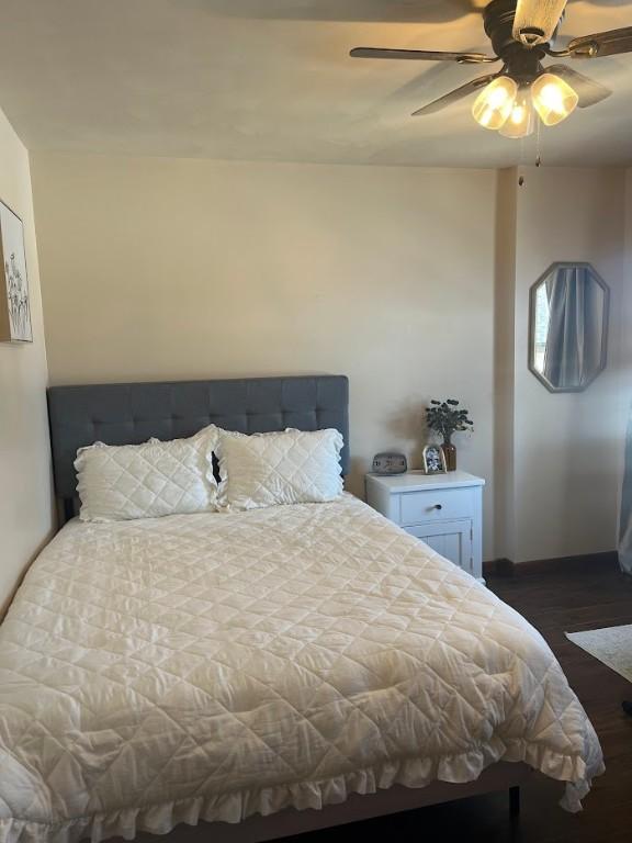 bedroom with dark wood-type flooring and ceiling fan