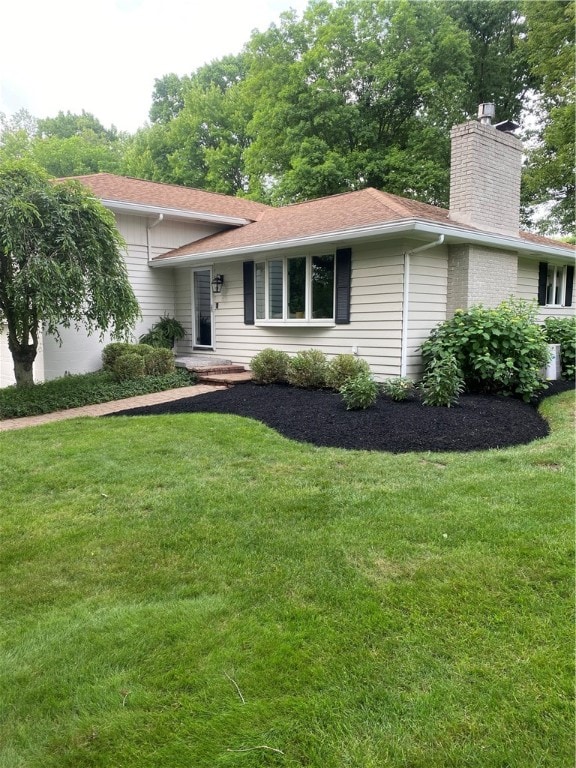 view of front of home with a front lawn