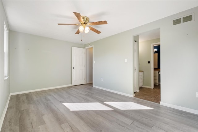 unfurnished room featuring light hardwood / wood-style floors and ceiling fan