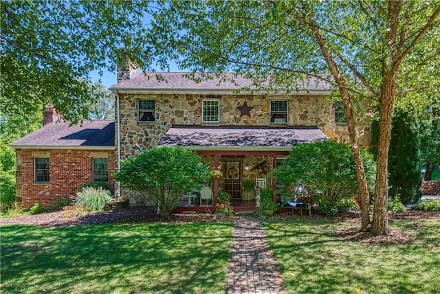 view of front of property with a front lawn