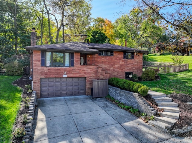 view of front facade featuring a garage and a front yard