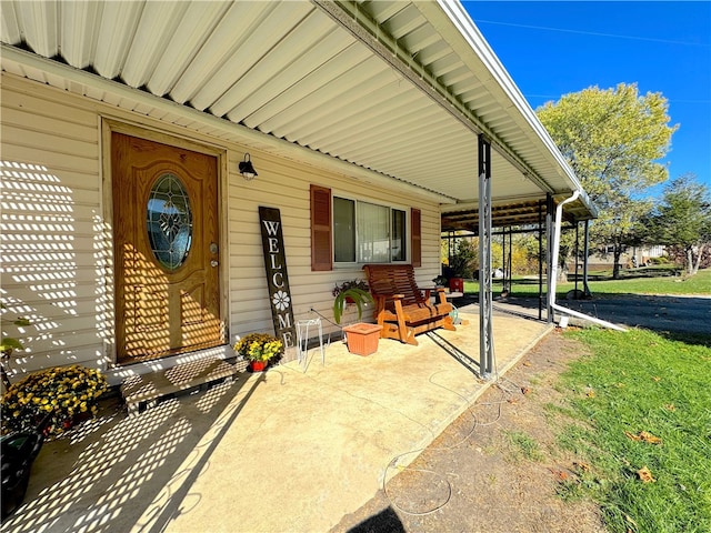 entrance to property featuring a yard