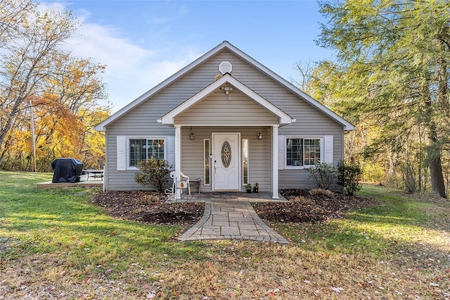 bungalow-style house featuring a front lawn and covered porch