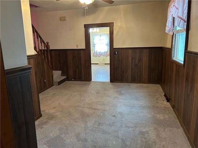 carpeted foyer entrance with ceiling fan