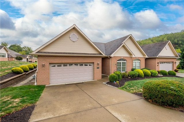 view of front facade featuring a garage