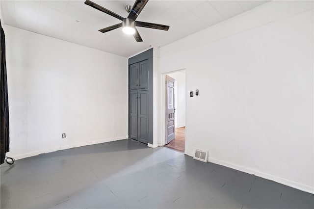 unfurnished room with ceiling fan