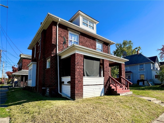 view of front of home with a front lawn