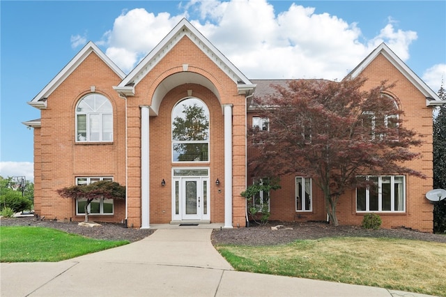 view of front of house with a front lawn