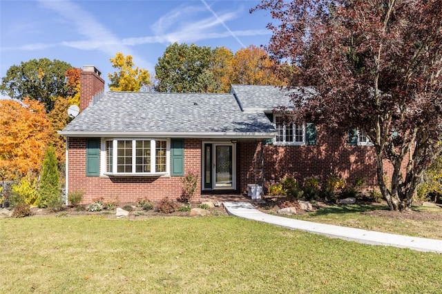 view of front of house with a front lawn