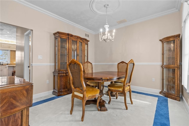 dining space with crown molding, light carpet, and an inviting chandelier