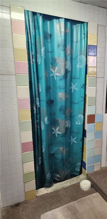 interior space featuring a shower with curtain