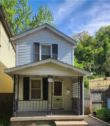 view of front of house featuring covered porch