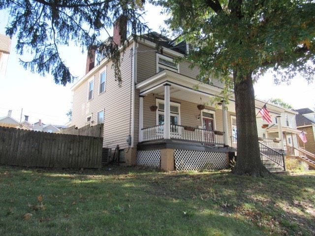 view of front facade with covered porch and a front lawn