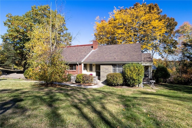 view of front of house with a front lawn