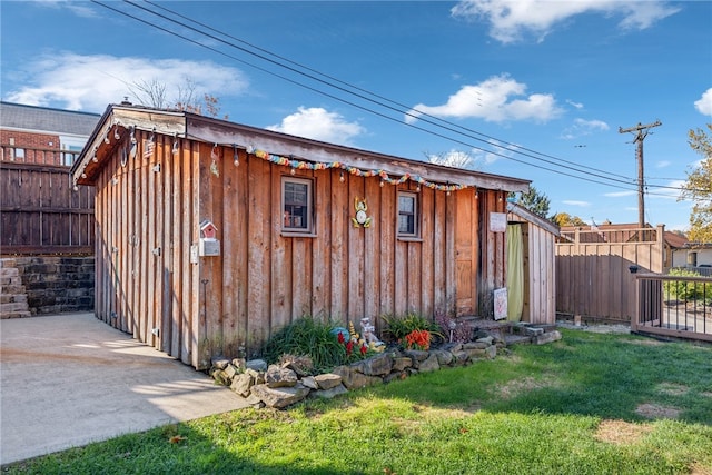 view of outbuilding featuring a lawn