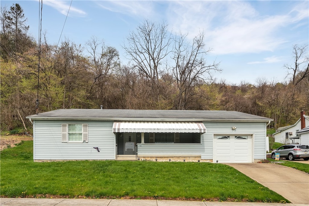 view of front of home with a front lawn and a garage