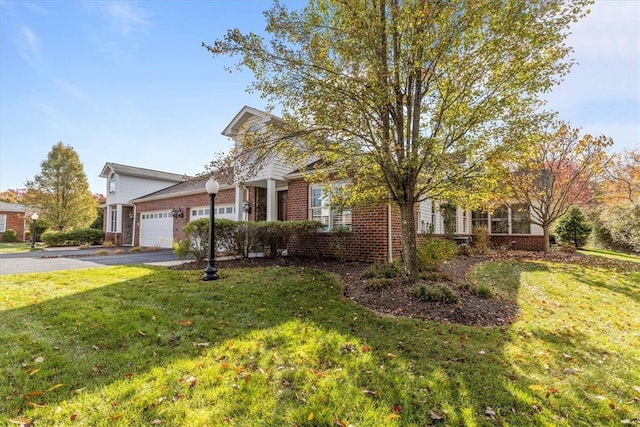 view of front facade featuring a front yard and a garage