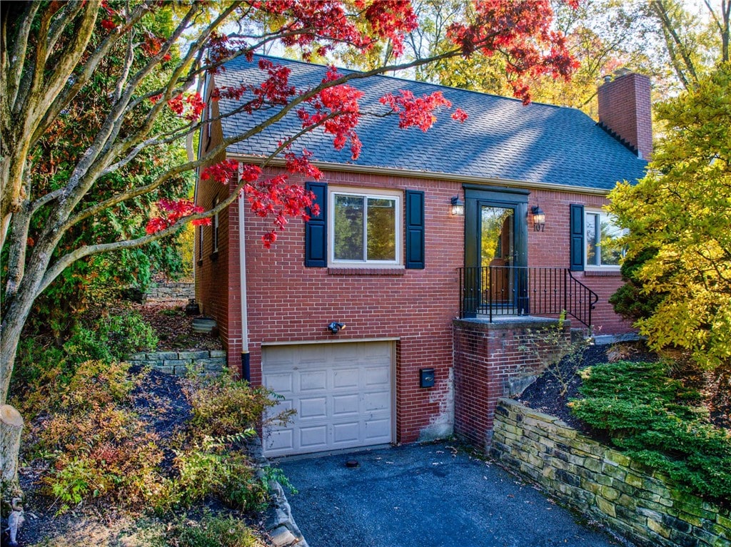 view of front of house featuring a garage