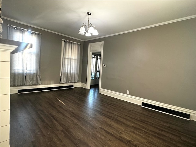 empty room with a notable chandelier, ornamental molding, baseboard heating, and hardwood / wood-style floors