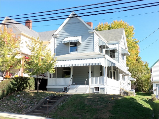 view of front facade featuring a porch and a front yard