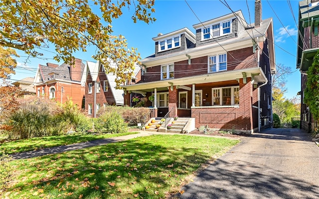 view of front facade featuring a porch and a front lawn