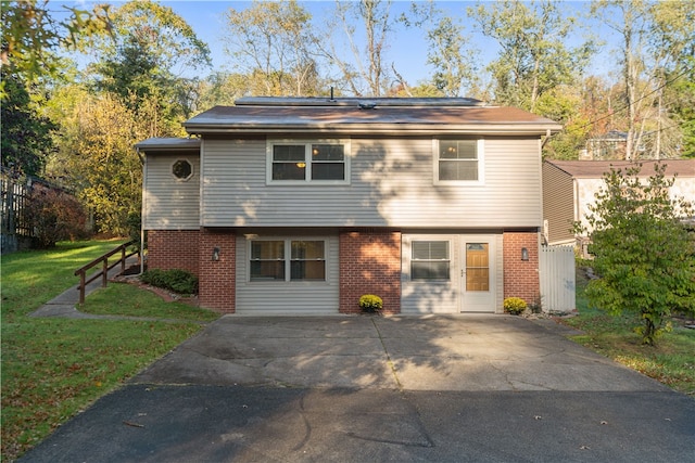 view of front of home with a front yard