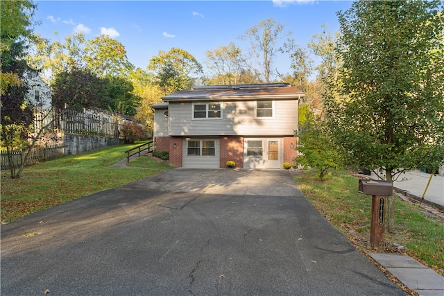 view of front of house with a front yard