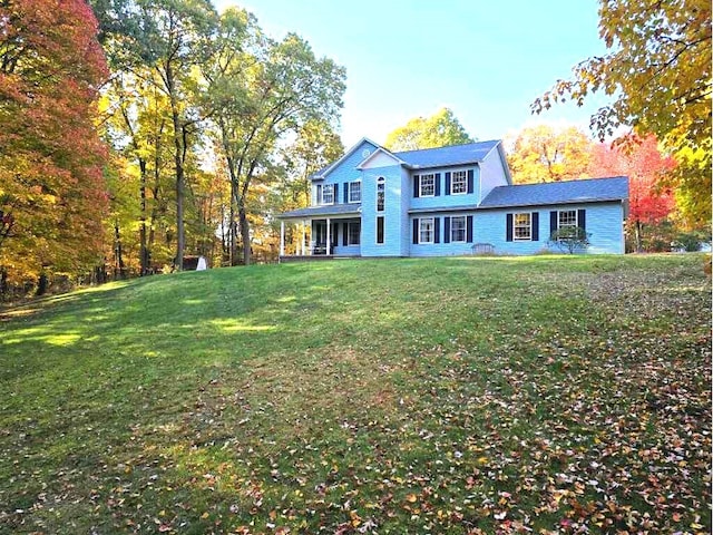 view of front of house with a front lawn