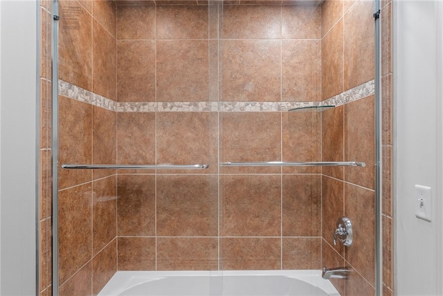 bathroom featuring tiled shower / bath combo